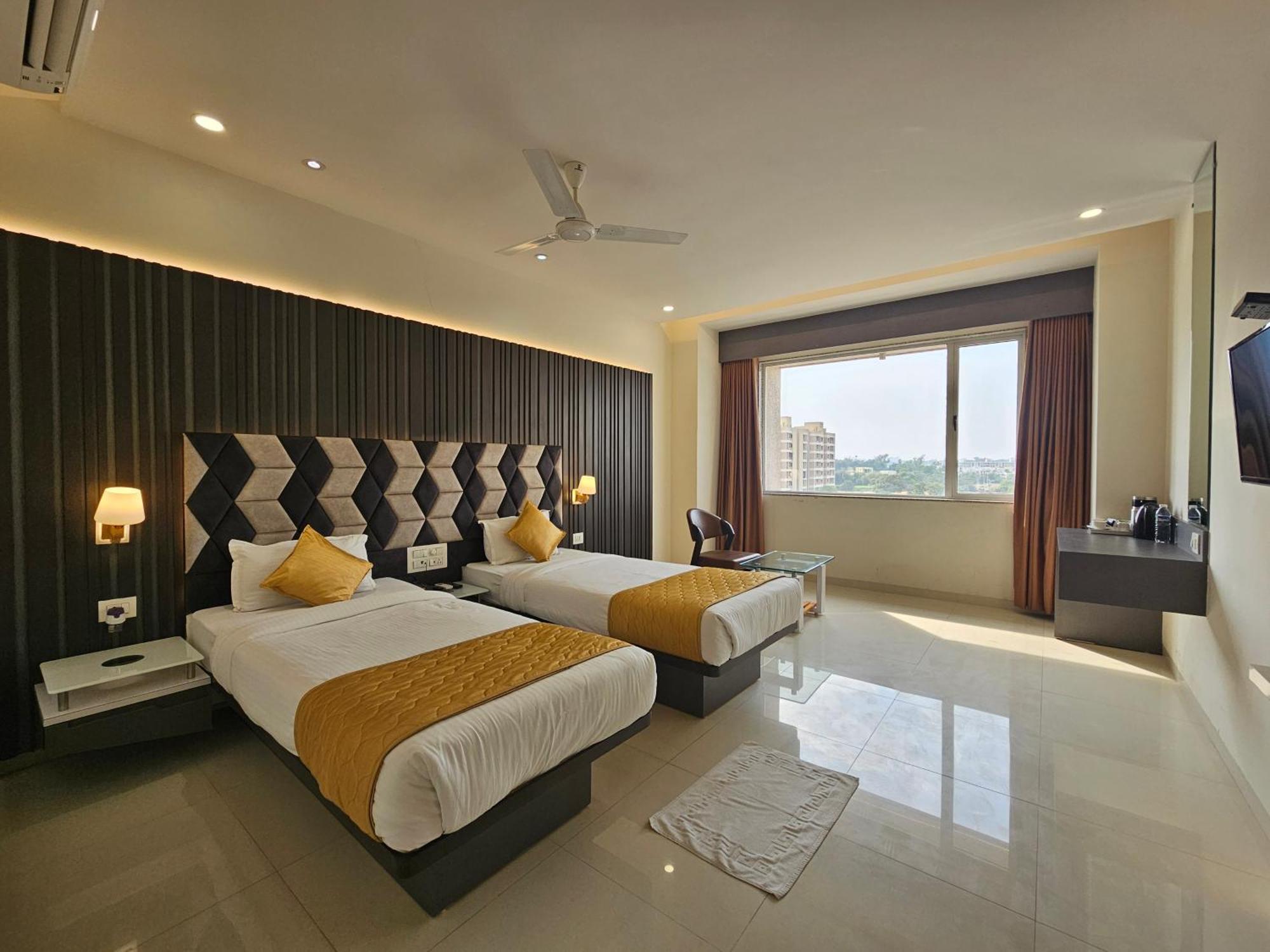 Hotel Grand Darshan Vadodara Luaran gambar