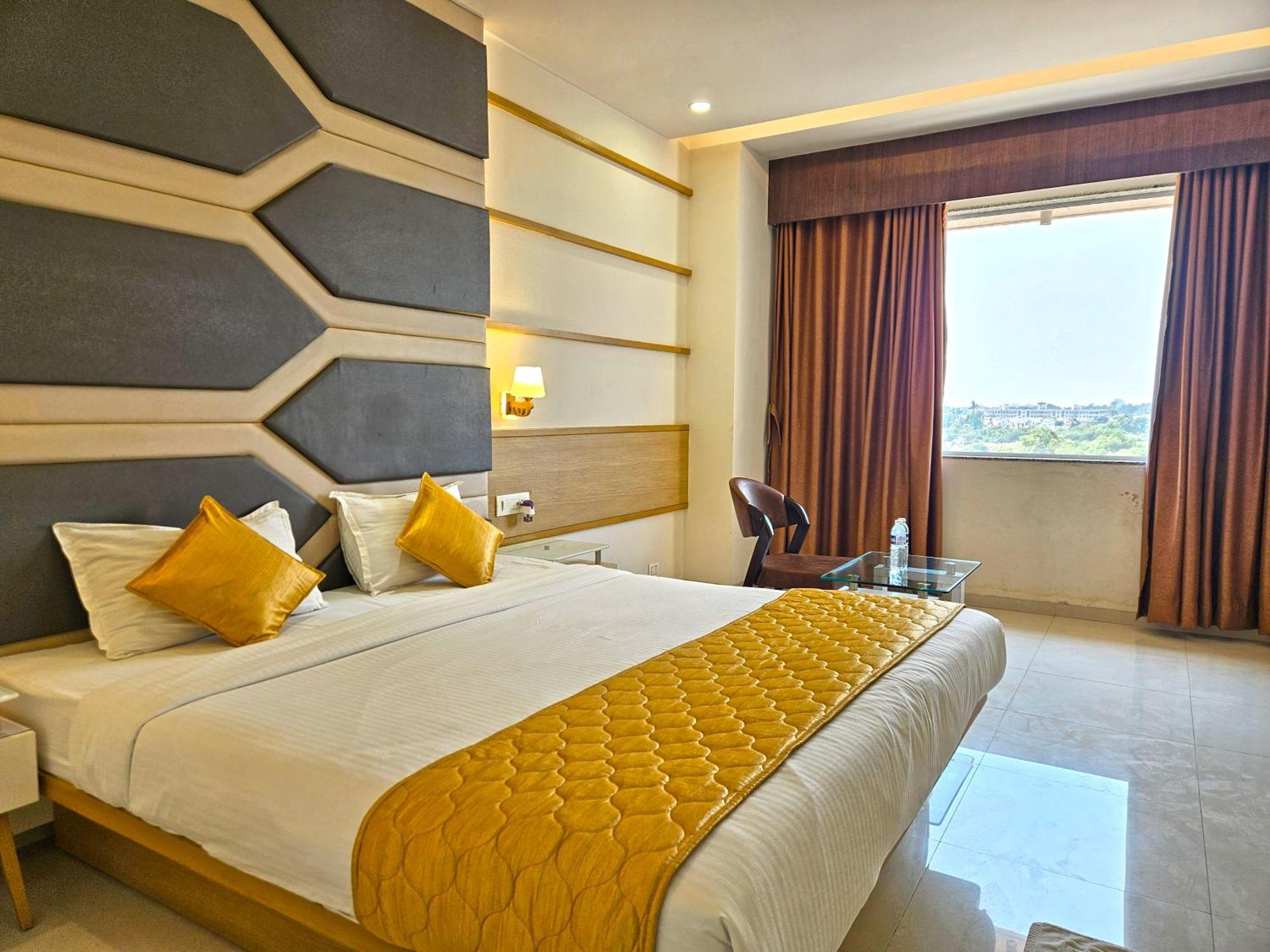 Hotel Grand Darshan Vadodara Luaran gambar