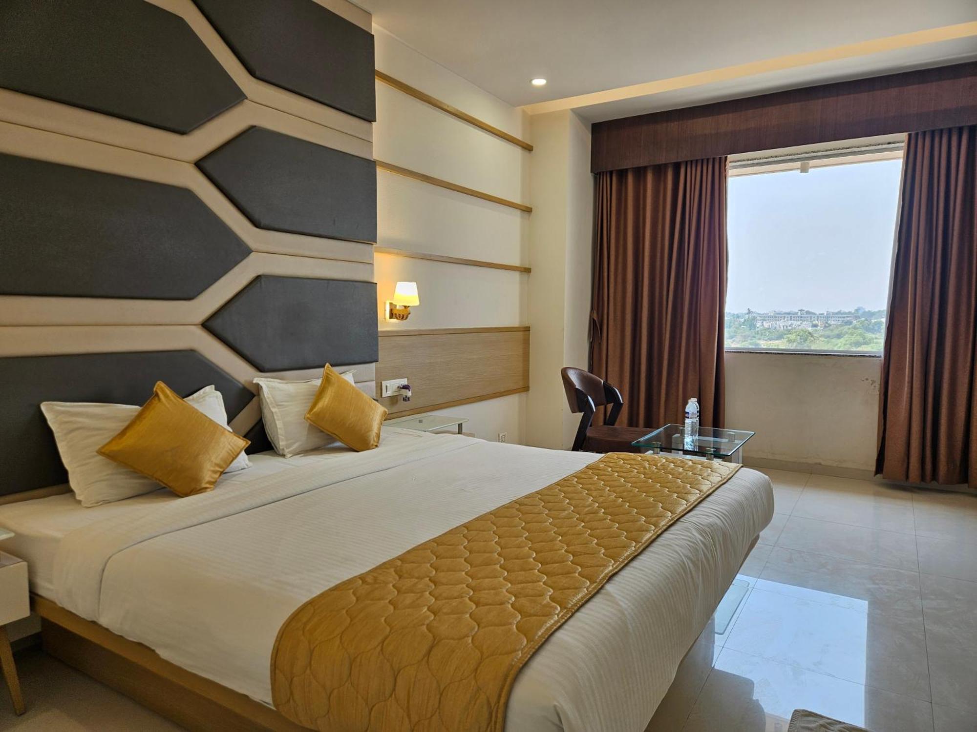 Hotel Grand Darshan Vadodara Luaran gambar