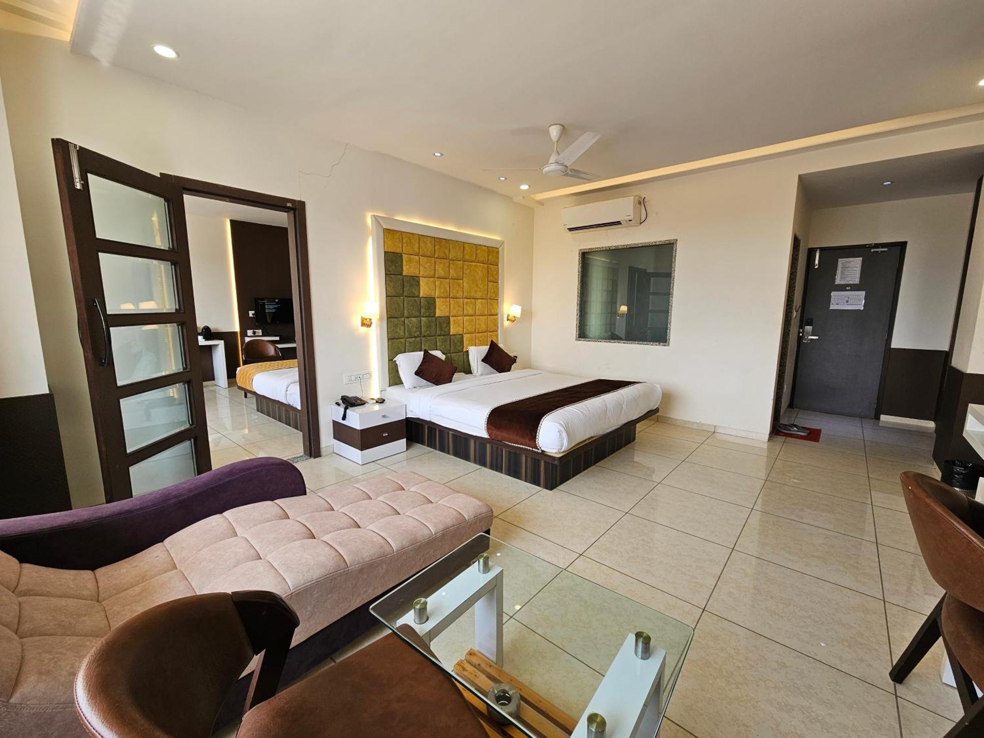 Hotel Grand Darshan Vadodara Luaran gambar