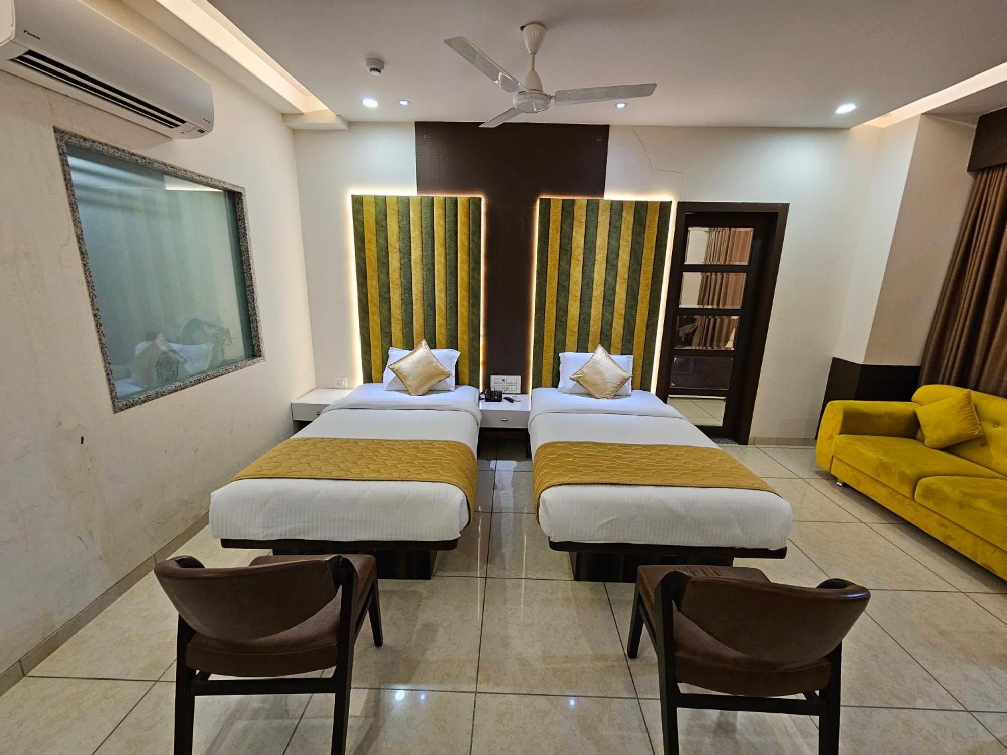 Hotel Grand Darshan Vadodara Luaran gambar