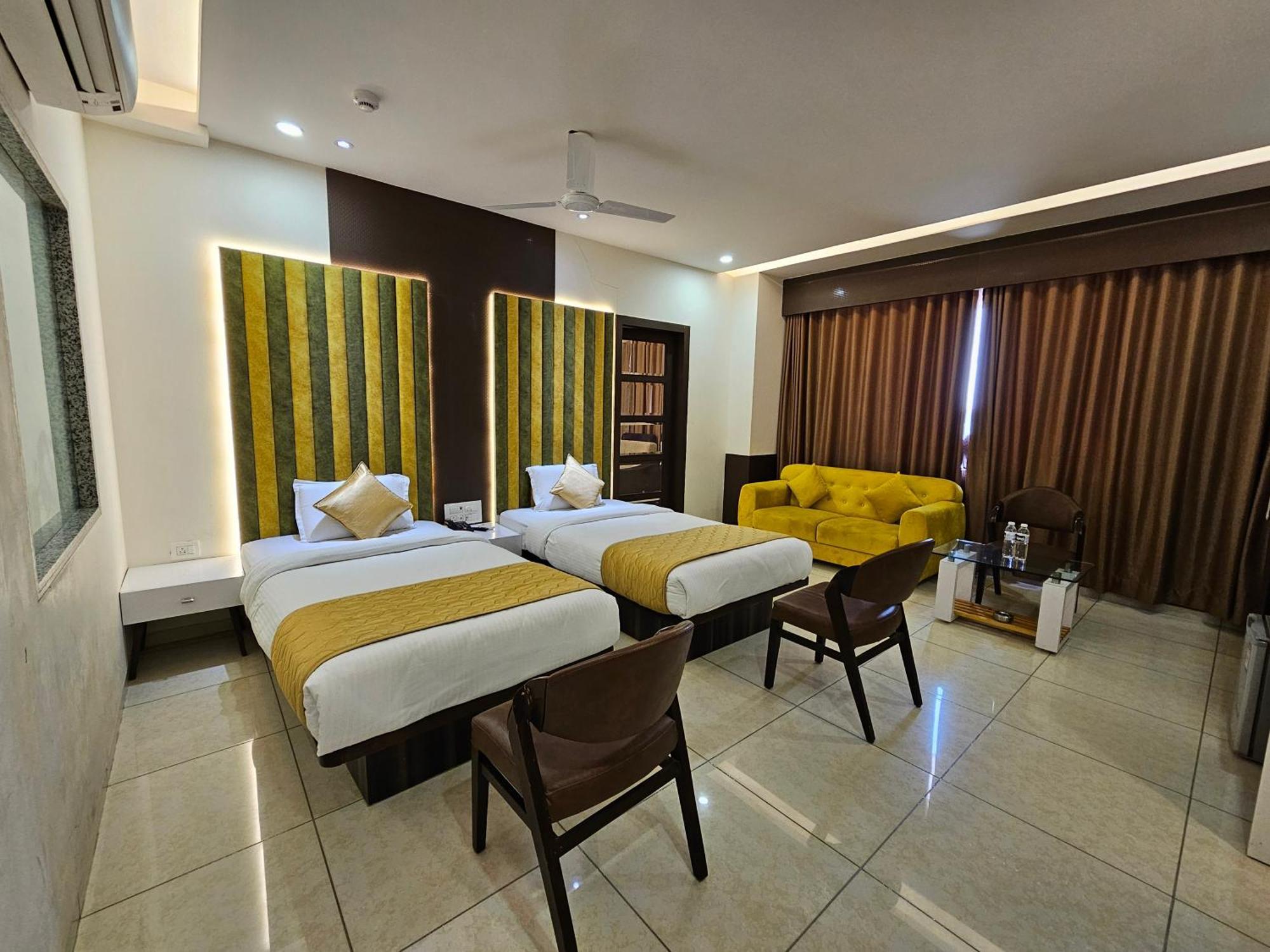 Hotel Grand Darshan Vadodara Luaran gambar